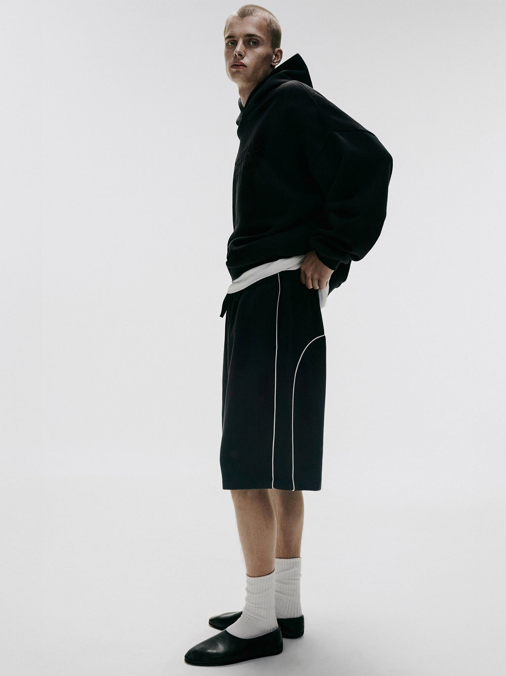 Relaxed Fleece Sweatshort With Piping