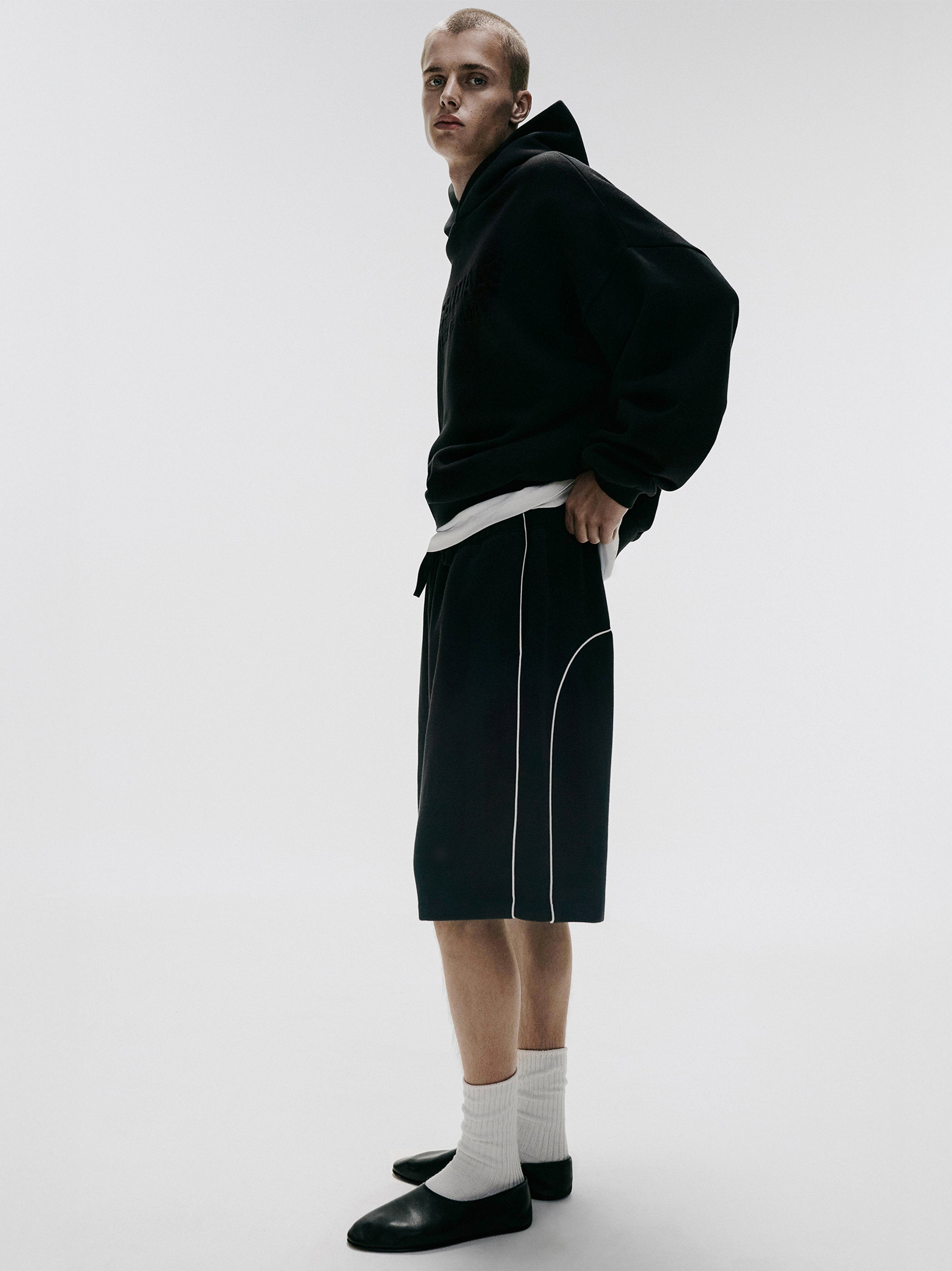 Relaxed Fleece Sweatshort With Piping