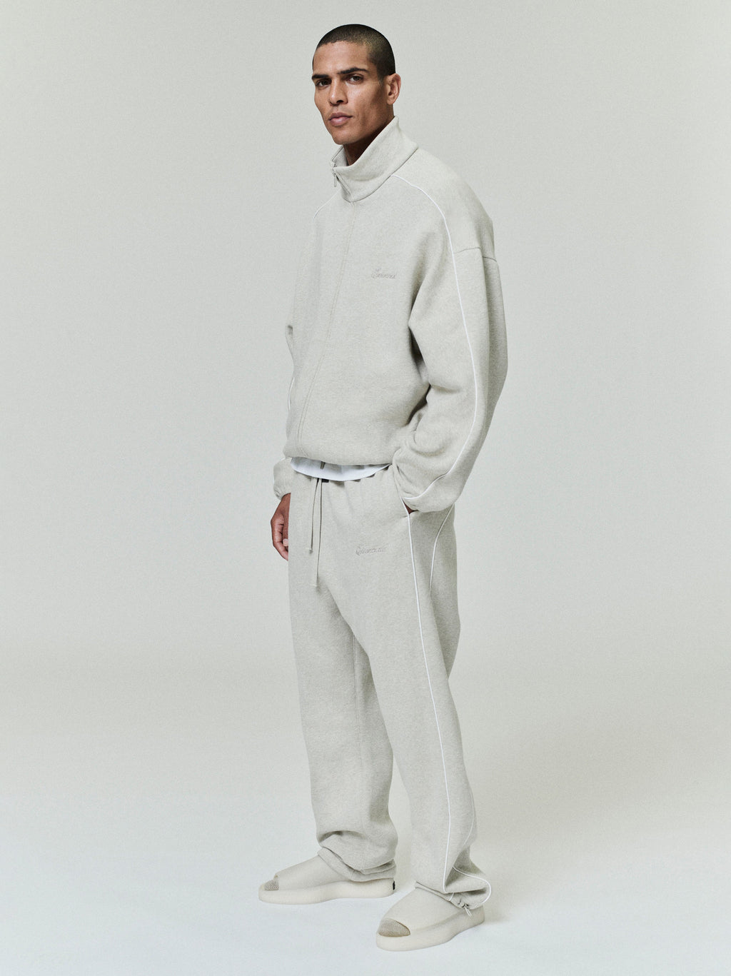 Relaxed Fleece Sweatpant With Piping