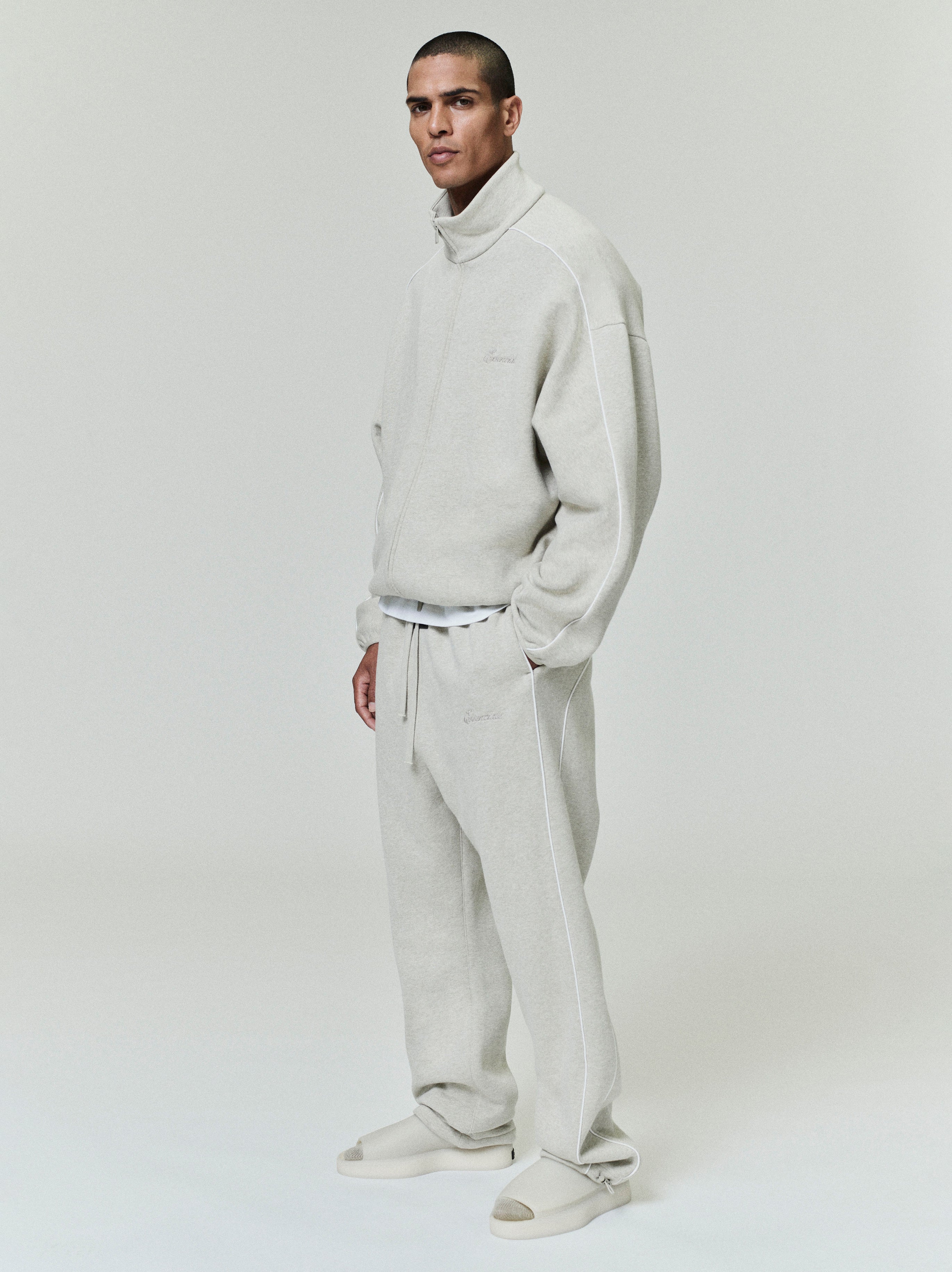 Relaxed Fleece Sweatpant With Piping