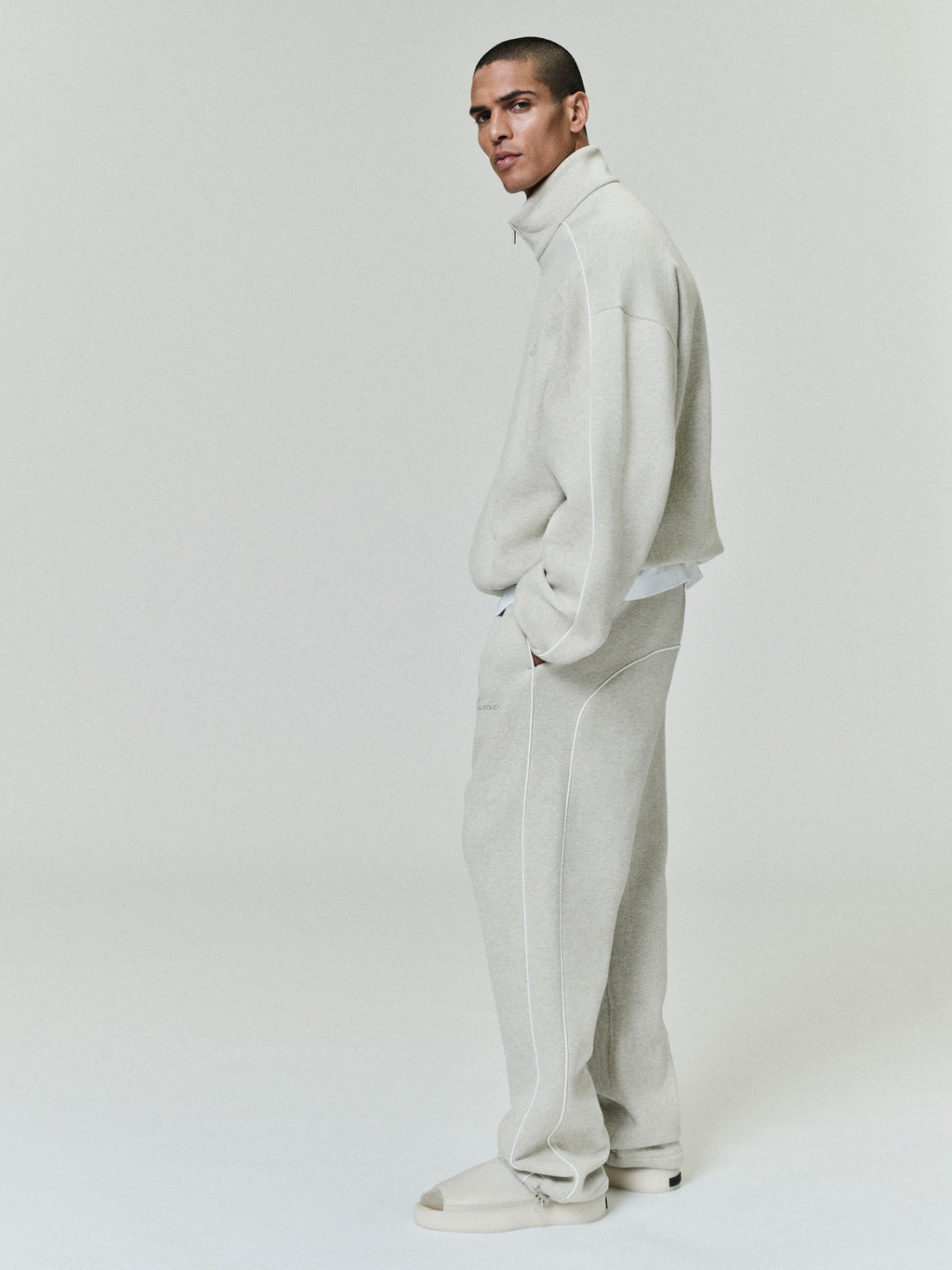 Relaxed Fleece Sweatpant With Piping