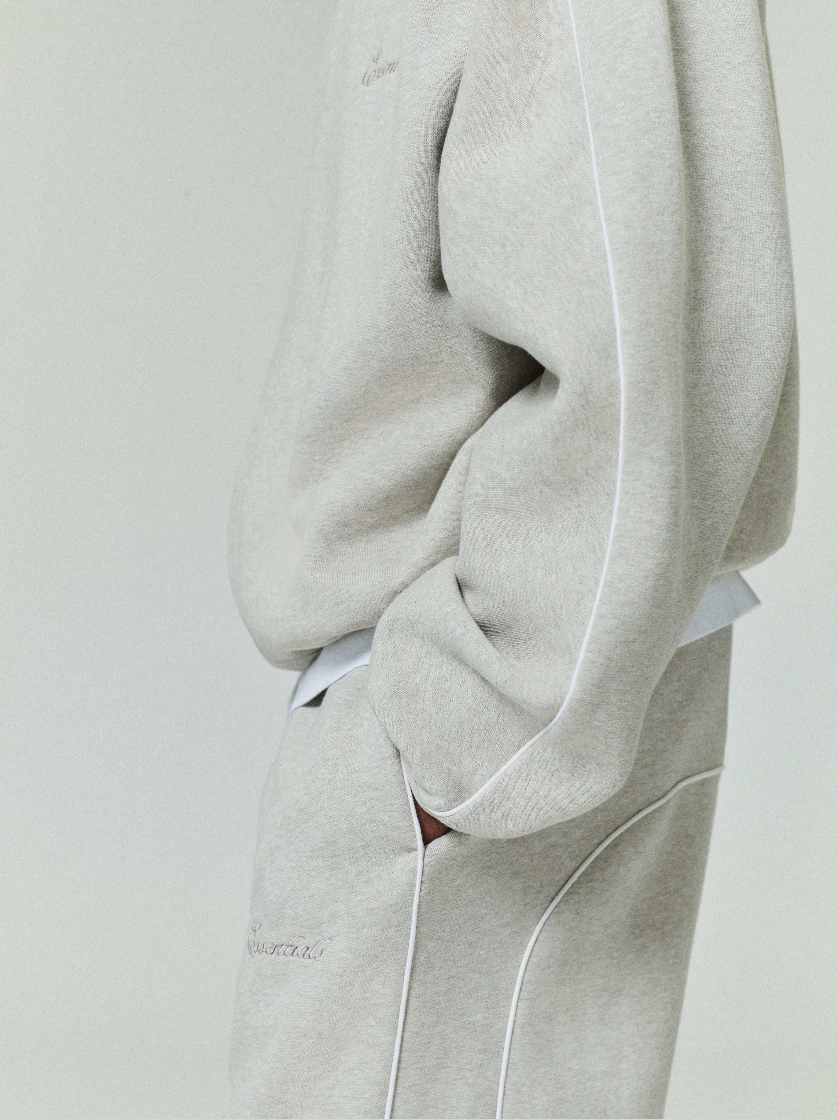 Relaxed Fleece Sweatpant With Piping