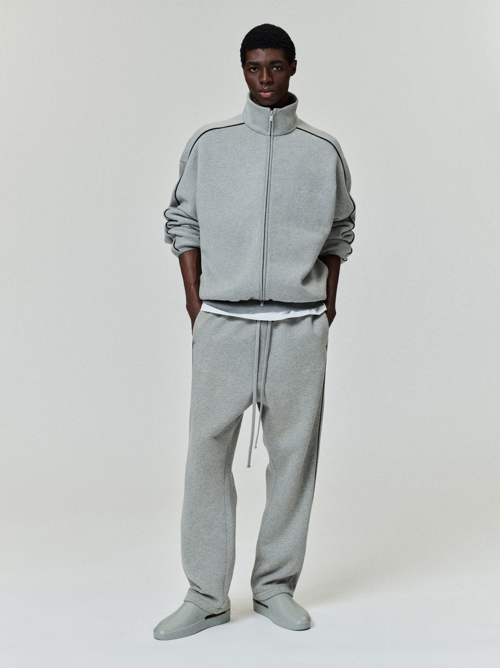 Relaxed Fleece Sweatpant With Piping