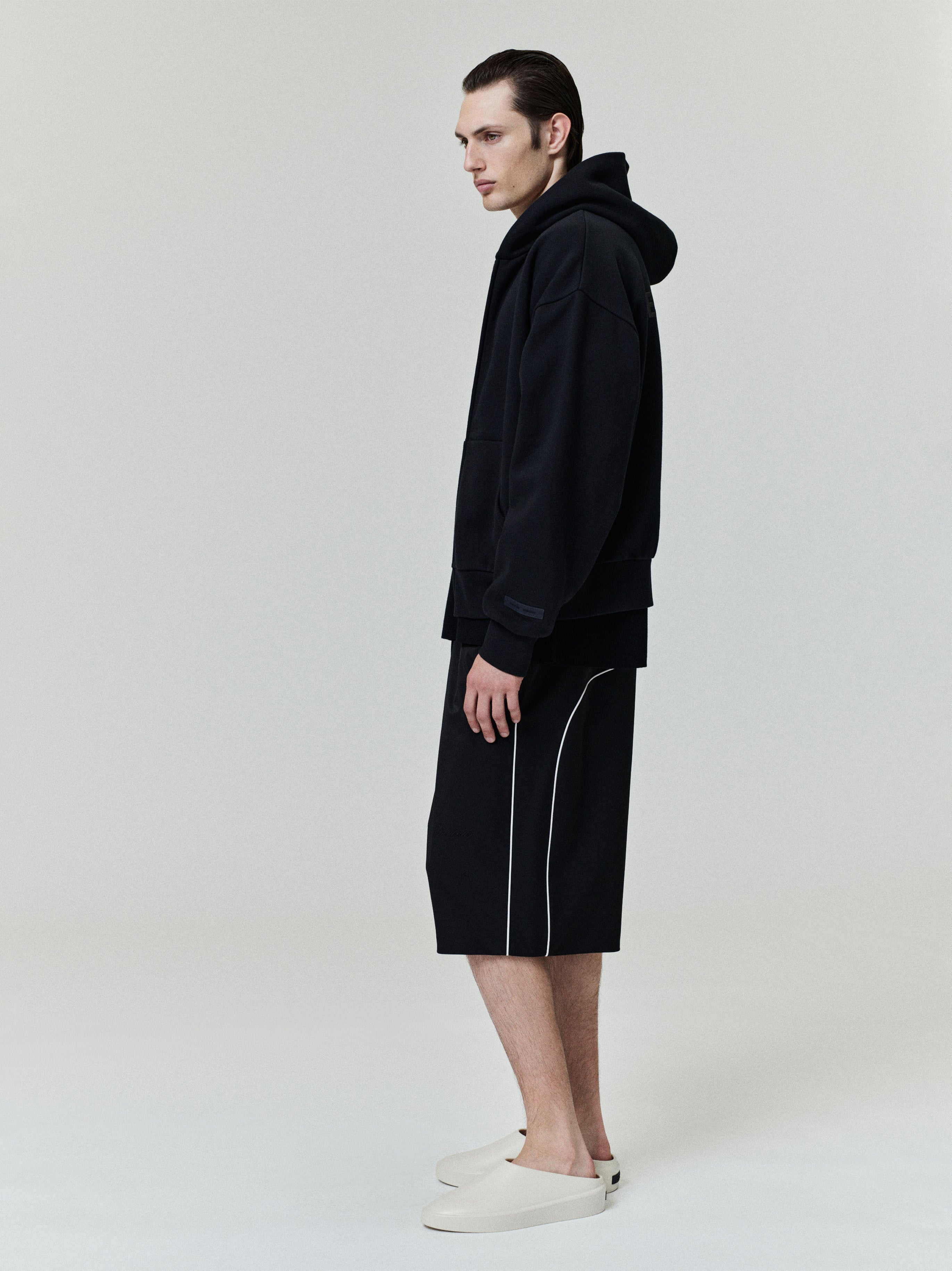 Relaxed Fleece Sweatshort With Piping